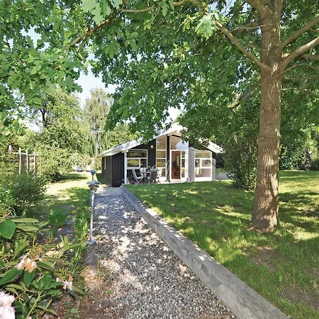 度假居 Three-bedroom Holiday In *
