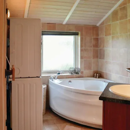 Three-bedroom Holiday In * Dronningmølle