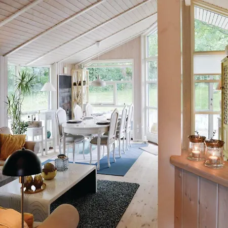 Three-bedroom Holiday In * Dronningmølle